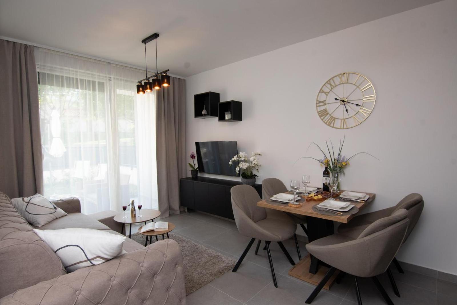 Studio Apartman Apollonia Sinj Exteriör bild