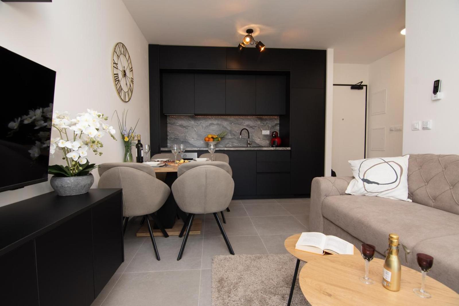 Studio Apartman Apollonia Sinj Exteriör bild