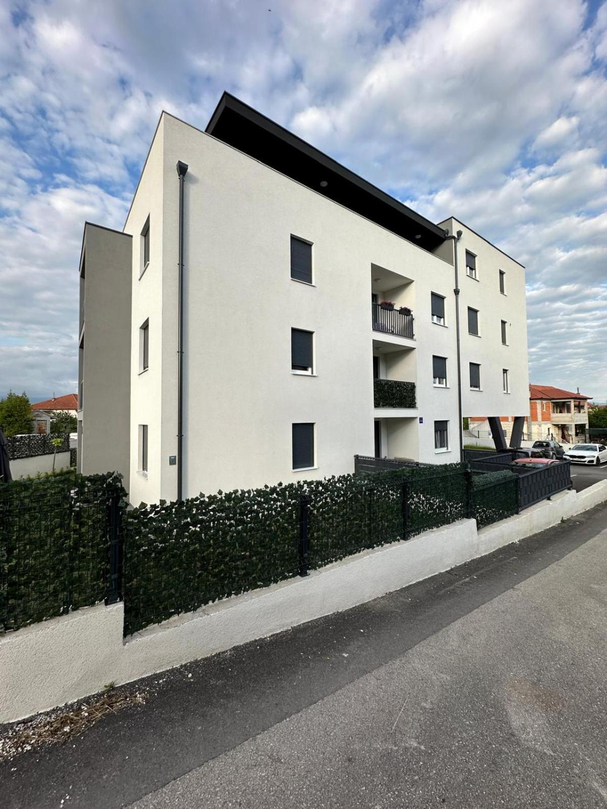Studio Apartman Apollonia Sinj Exteriör bild